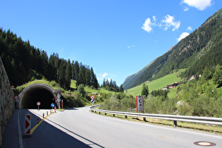 daher geht's im Winter durch den Tunnel, im Sommer außen rum