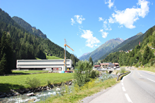 die Trisanna bei Lochau, Blick flussaufwärts über Lochau …