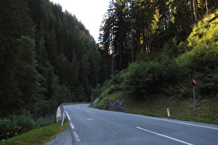 oberes Ende des untersten Steilstücks im Kaunertal, Blick talabwärts …