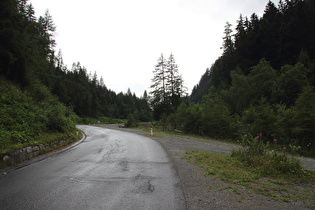 in einem Steilstück der Kaunertaler Gletscherstraße, Blick talaufwärts, …