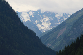 Zoom auf die Weißseespitze in Wolken