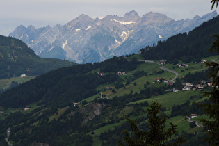 … und Zoom auf Berge der Samnaungruppe