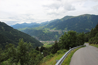 Blick ins Oberinntal auf Prutz, darüber Ladis