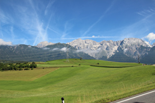 oberhalb von Mötz, Blick auf das Mieminger Gebirge …