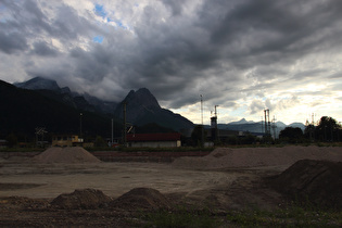 in Garmisch-Partenkirchen, Blick Richtung Wettersteinmassiv …