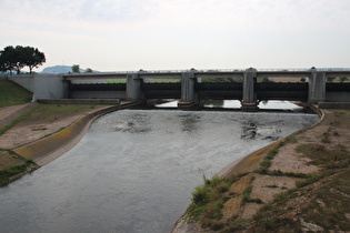 Leinepolder Salzderhelden, Abschlussbauwerk