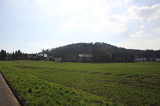 Blick über Gehrden zum Burgberg