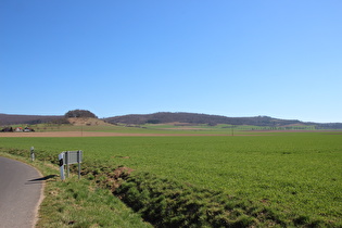 Blick zum Einzelberg bei Groß Schneen, dahinter der südliche Reinhäuser Wald