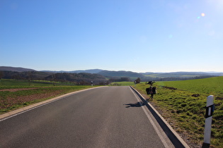 namenloser Pass zwischen Rustenfelde und Mivepa, Passhöhe, Blick nach Süden …