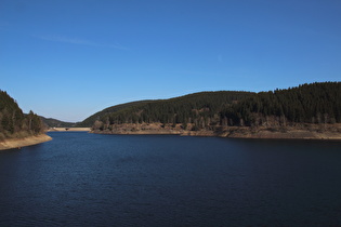 Blick von der Weißwasserbrücke über den Okerstausee nach Norden