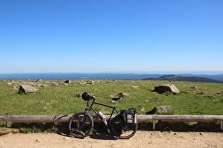 Blick vom Gipfel über den Wurmberg nach Süden