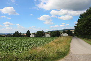 … Blick nach Norden über Eimbeckhausen zum Deister …