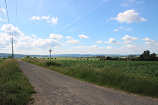 … und Blick nach Westen ins Deister-Süntel-Tal