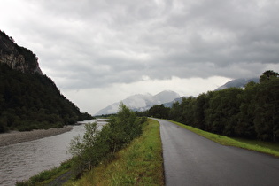 der Rhein beim Fläscher Berg, Blick flussaufwärts …