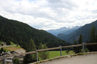 Blick über Sfazù und das Puschlav zum Vedretta di Pizzo Scalino