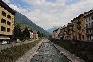 die Adda in Tirano, Blick flussaufwärts …