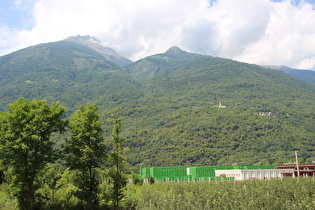 zwischen Lovero und Tovo di Sant'Agata, Blick auf Bertoli