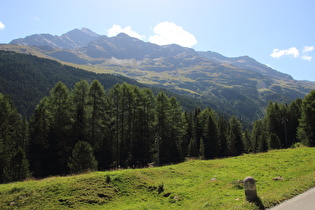 Blick auf die Punta Segnale, dahinter der Pizzo Tresero