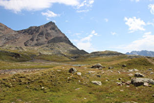 der Lago Bianco, dahinter der Monte Gaviola