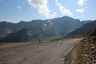 Blick über das Val Malza zur Punta di Pietra Rossa