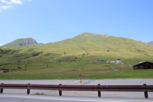 die Ski-Wüste am Cima Cadi, links dahinter Monte Serodine und Cima Bleis