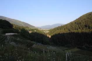 Blick talabwärts auf zwei Brücken über den Torrente Noce bei Ponte di Mostizzolo