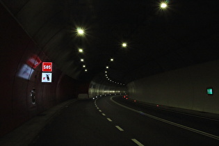 weiter oben im Tunnel, Blick bergab