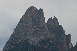 Zoom auf v. l. n. r.: Santnerspitze und Euringerspitze