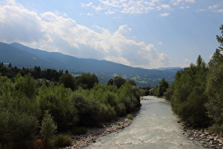 die Eisack südlich von Brixen, Blick flussabwärts …