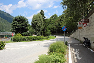 der Eisacktal-Radweg bei Vahrn, Blick talaufwärts