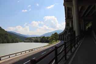 Blick von Norden über den Stausee Franzenfeste auf die Festung Franzenfeste