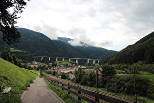 Blick über Gossensaß auf das Gossensaß Viadukt