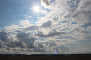 … und Blick nach Südwesten auf Deister und Stemmer Berg