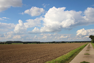 … und Blick nach Nordwesten zum Stemmer Berg