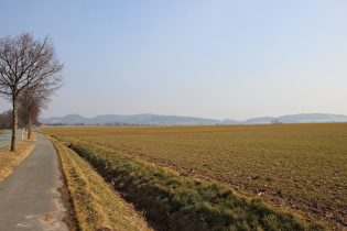 … und Blick Richtung Stadtoldendorf