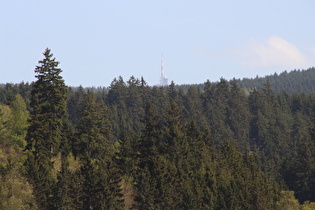 Zoom auf Brockenherberge und Sendemast