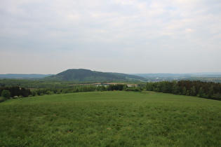 Blick nach Norden zum Sudmerberg, …