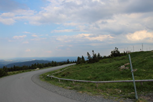 … und Blick über die Brockenstraße nach Südosten