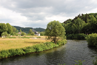 Etappenende in Altfinnentrop; die Bigge, Blick flussaufwärts