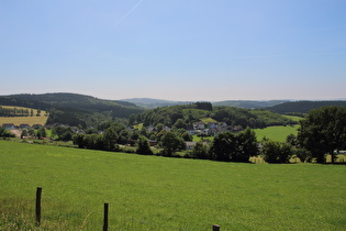 weiter östlich und weiter oben, Blick über Unterneger nach Südosten …