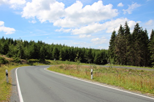 Winterberger Straße, oberes Ende, Blick auf die einzige Kehre …