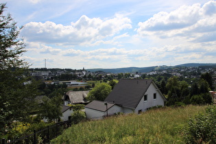 Blick vom Ruhrtalradweg über Winterberg zum Kahlen Asten