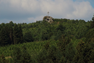 Zoom auf den Feldstein, einen der Bruchhauser Steine auf dem Istenberg