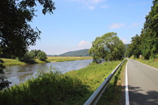 Wesertal unterhalb von Bodenwerder, Blick flussabwärts