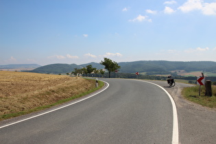 "Dach der Tour": namenloser Pass, Passhöhe zwischen Hangberg und Diettrichsberg; Blick zum Burgberg …