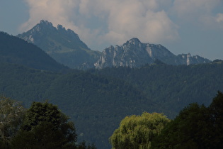 Zoom auf Kampenwand und Gedererwand
