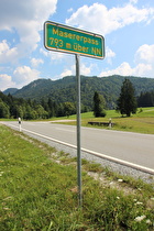 Schild auf der Passhöhe