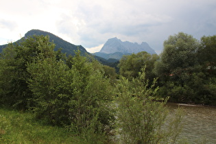 Blick über die Großache zum Wilden Kaiser