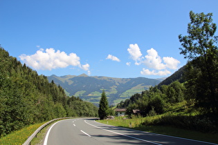 weiter oben, Blick nach Norden auf die Kitzbüheler Alpen …