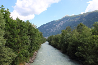 der Tauernbach am Westrand von Matrei, Blick flussaufwärts …